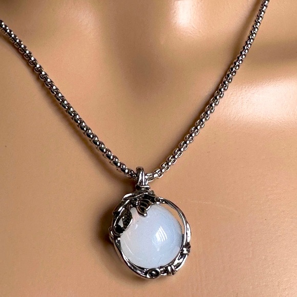 Silvery Retro Leaf Pattern Inlaid Moonstone Pendant/Necklace. - Picture 3 of 7